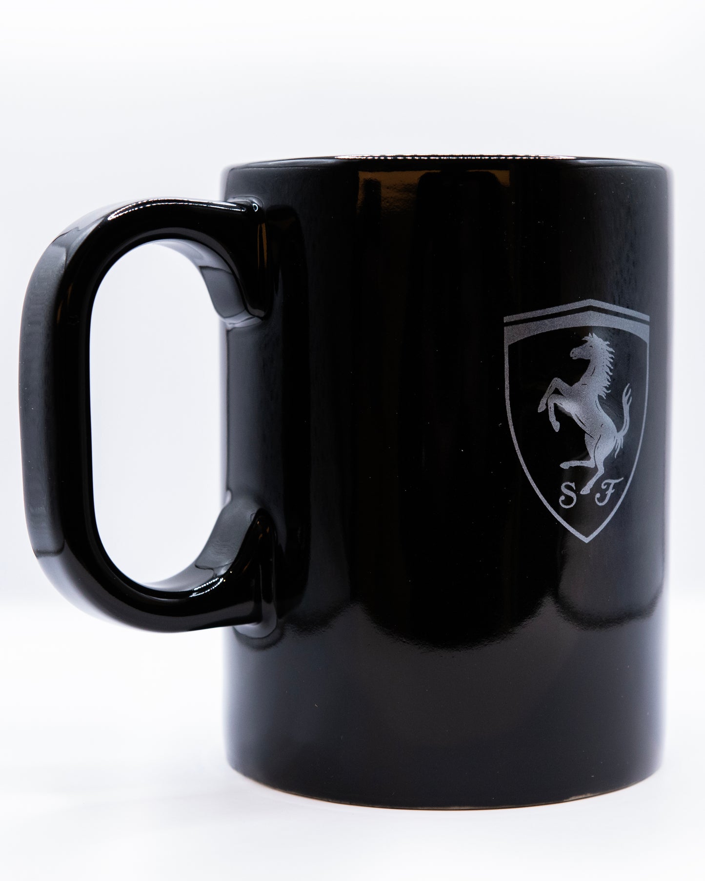 ESSENTIAL FERRARI MUG W/3D SHIELD (BLACK)